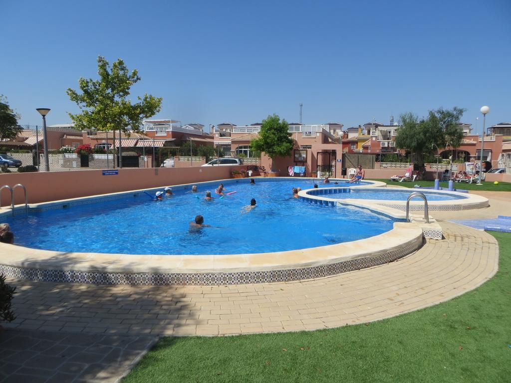 La Herrada Los Montesinos Habitación foto